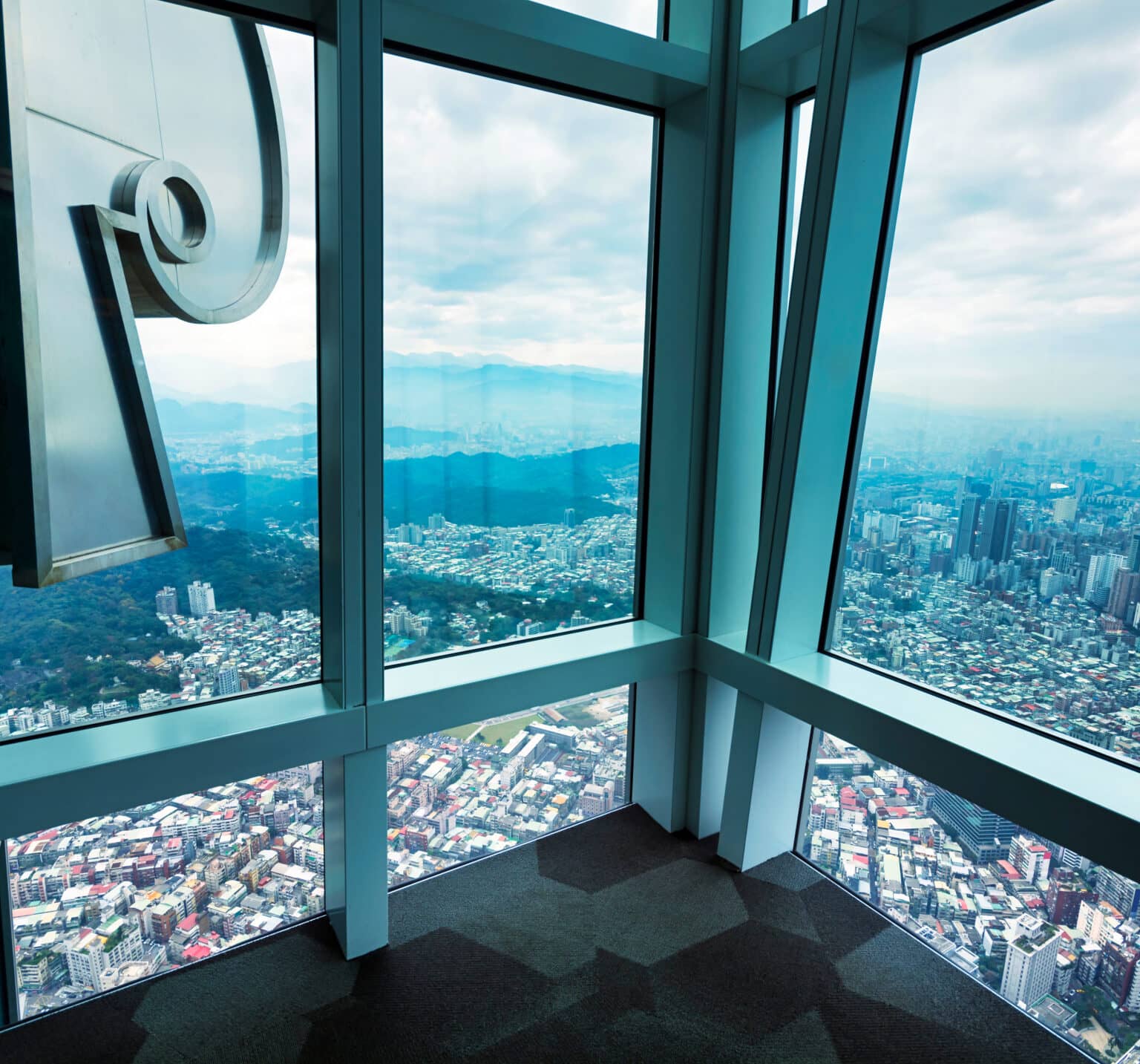 Die Aussicht auf Taipeh von der Aussichtsplattform im Tapei 101.
