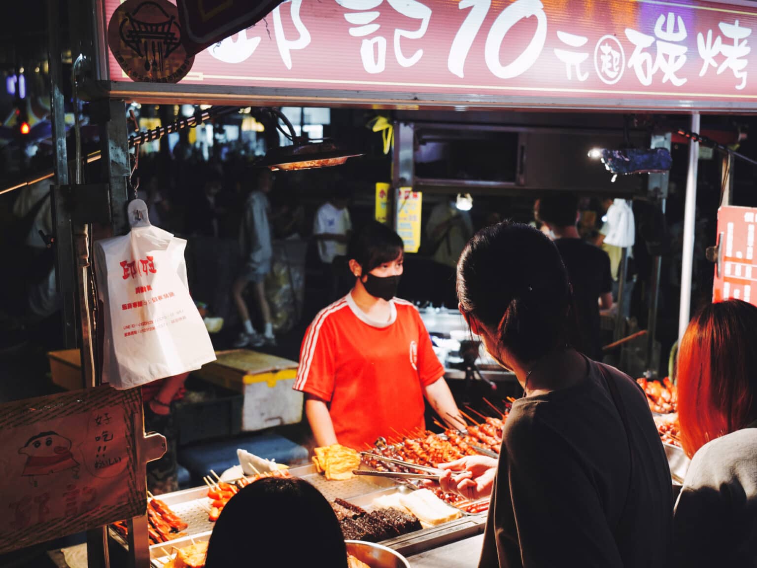 Ein Essenstand auf dem Ningxia Nachtmarkt in Taipeh.