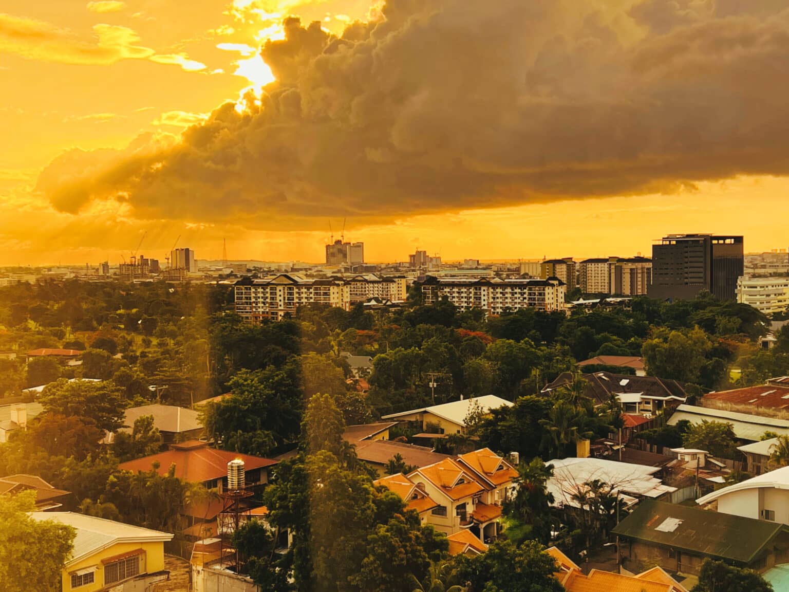 Früh aufstehen lohnt sich: Der Sonnenaufgang über Cebu-City.