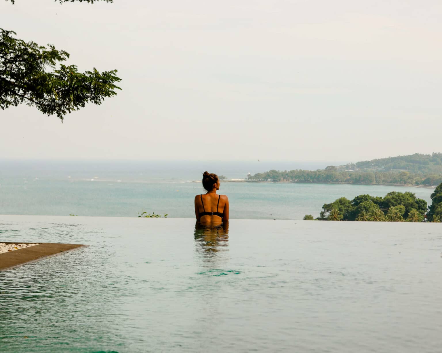 Die Mora Royal Villa in Senggigi mit Infinity Pool hat tatsächlich nur 65€/Nacht (Stand: August 2023) in der Nebensaison gekostet.