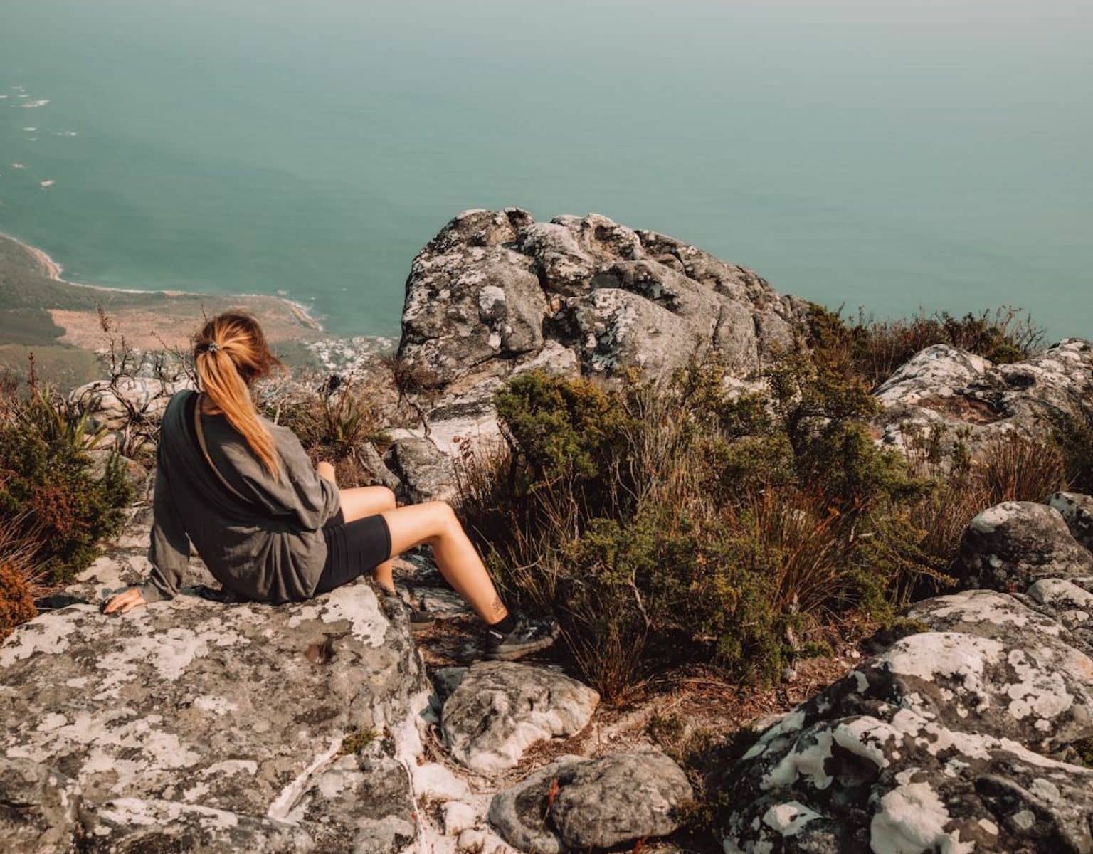 Reisebloggerin Sarah auf dem Tafelberg.