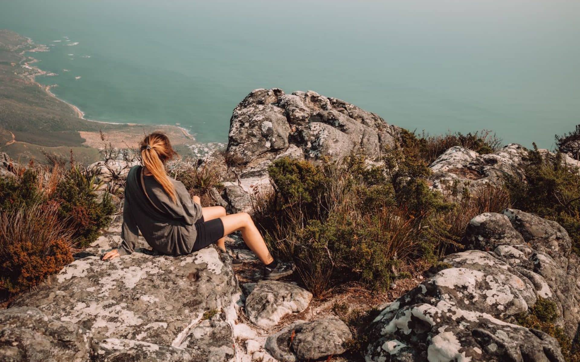 Reisebloggerin Sarah auf dem Tafelberg.