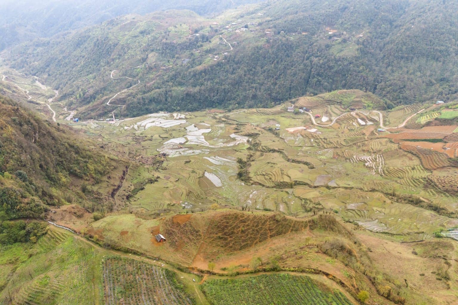 Auf einer Trekking-Tour in Sa Pa wanderst du durch die Reisfelder.