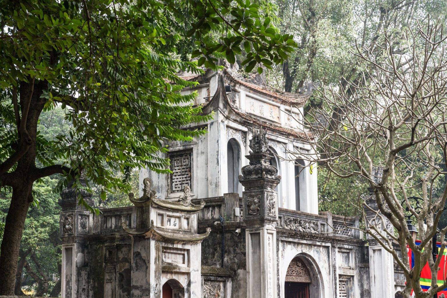 Literaturtempel Van Mieu – Quoc Tu Giam: ein Stück Natur inmitten von Hanoi.