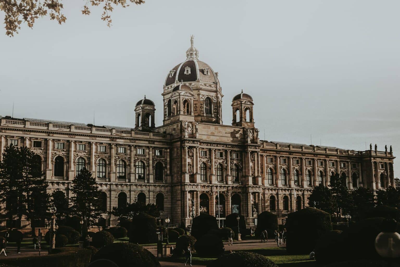 In Wien treffen Kunst und Kultur auf Walzer und Sachertorte.