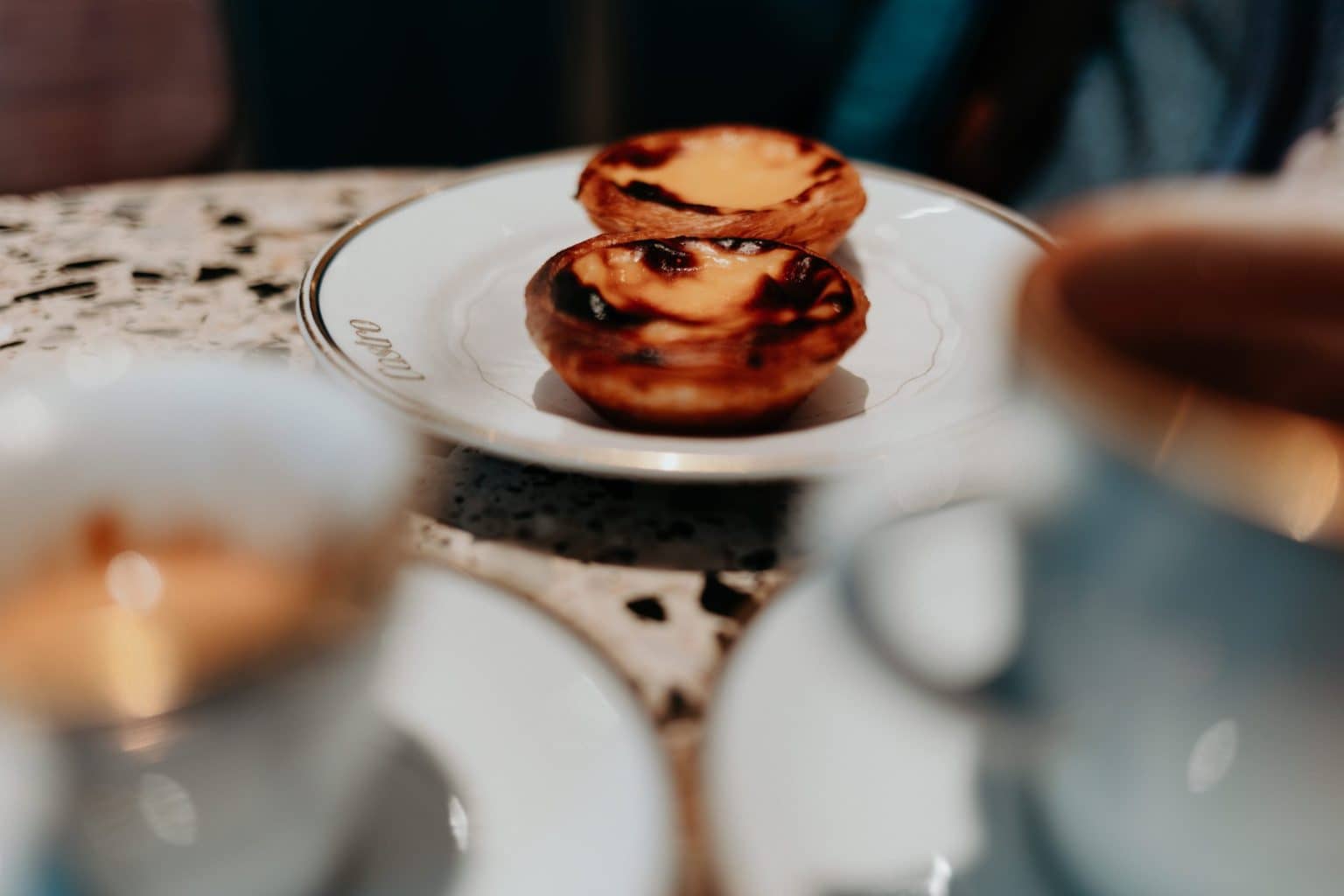 Nachmittags-Ritual in Porto: Kaffee & Pastéis de Nata.