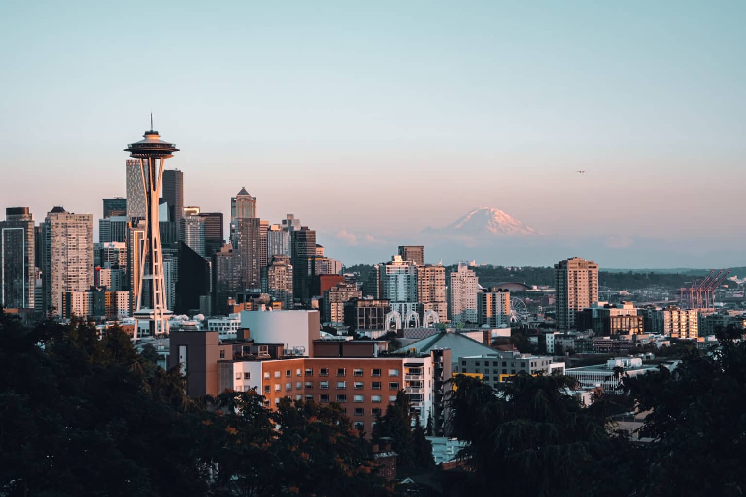 An klaren Tagen wirkt der riesige Mount Rainier ganz nah. 
