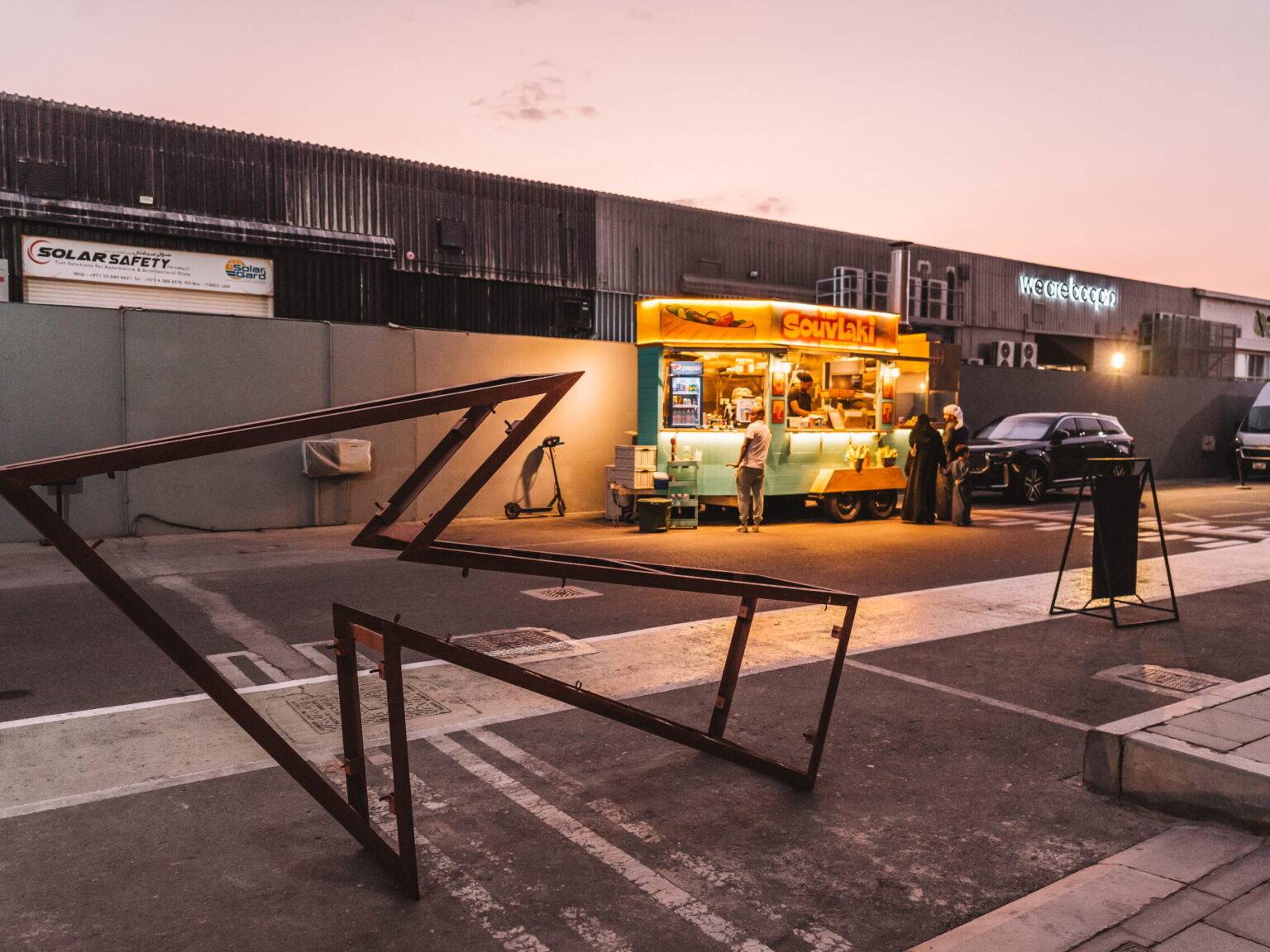 Ein mobiler Souvlaki-Stand auf der Alserkal Avenue in Dubai.