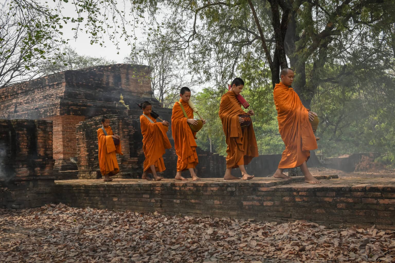 Buddhistische Mönche dürfen sich selbst keine Lebensmittel kaufen und sind auf Spenden angewiesen.