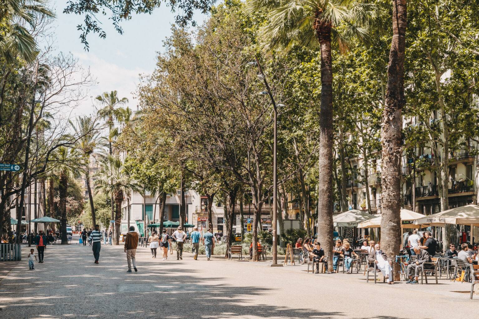 Die Rambla de Raval ist der perfekte Ort für eine kleine Pause im Schatten.