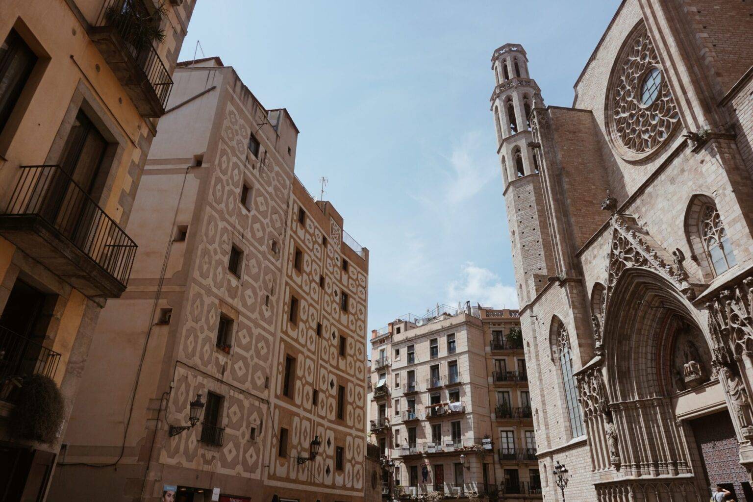 Die Santa Maria del Mar – Ein Kunstwerk von innen und von außen.