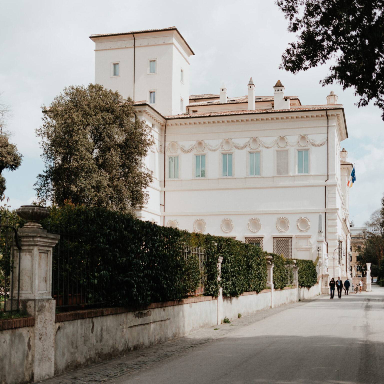Außenfassade der der Galleria Borghese in Rom.