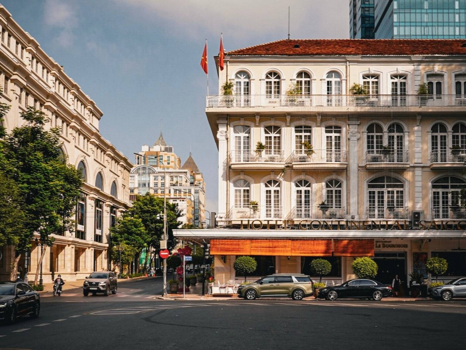 Fassade eines Kolonialbaus in Ho-Chi-Minh-Stadt.