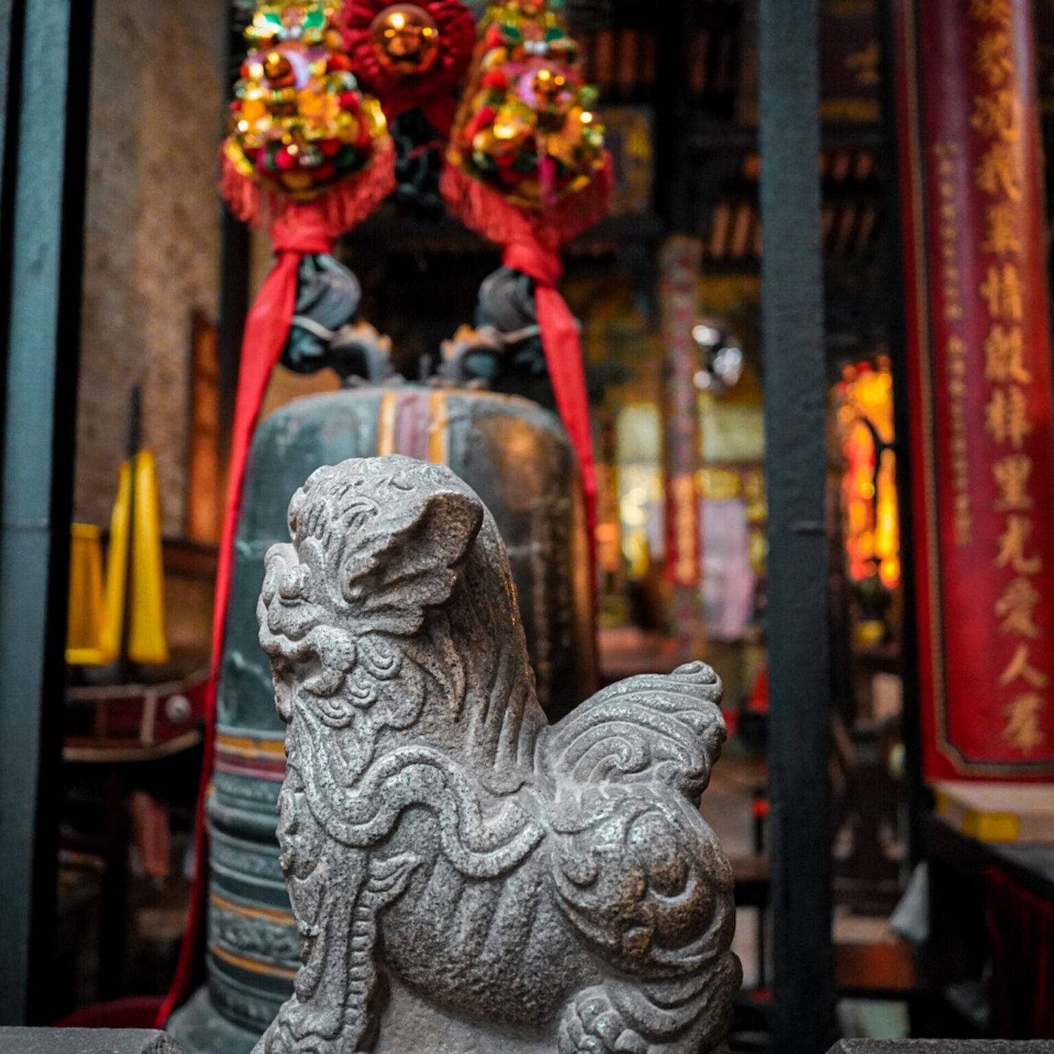 Eine Steinfigur von einem Drachen im Thien-Hau-Tempel in Cholon.