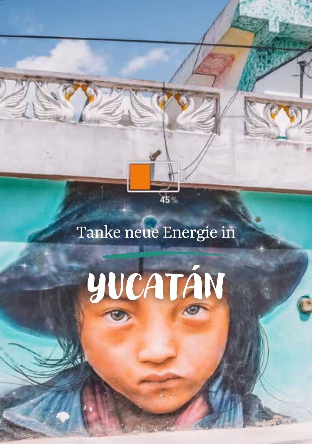 Ein Streetart Kunstwerk auf einer Wand, das ein kleines dunkelhaariges Mädchen mit Mütze zeigt. Davor die Überschrift "Tanke neue Energie in Yucatán".