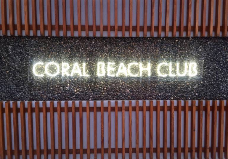 Einer der schönsten Strände auf der Halbinsel Babin Kuk: Der Coral Beach Club.