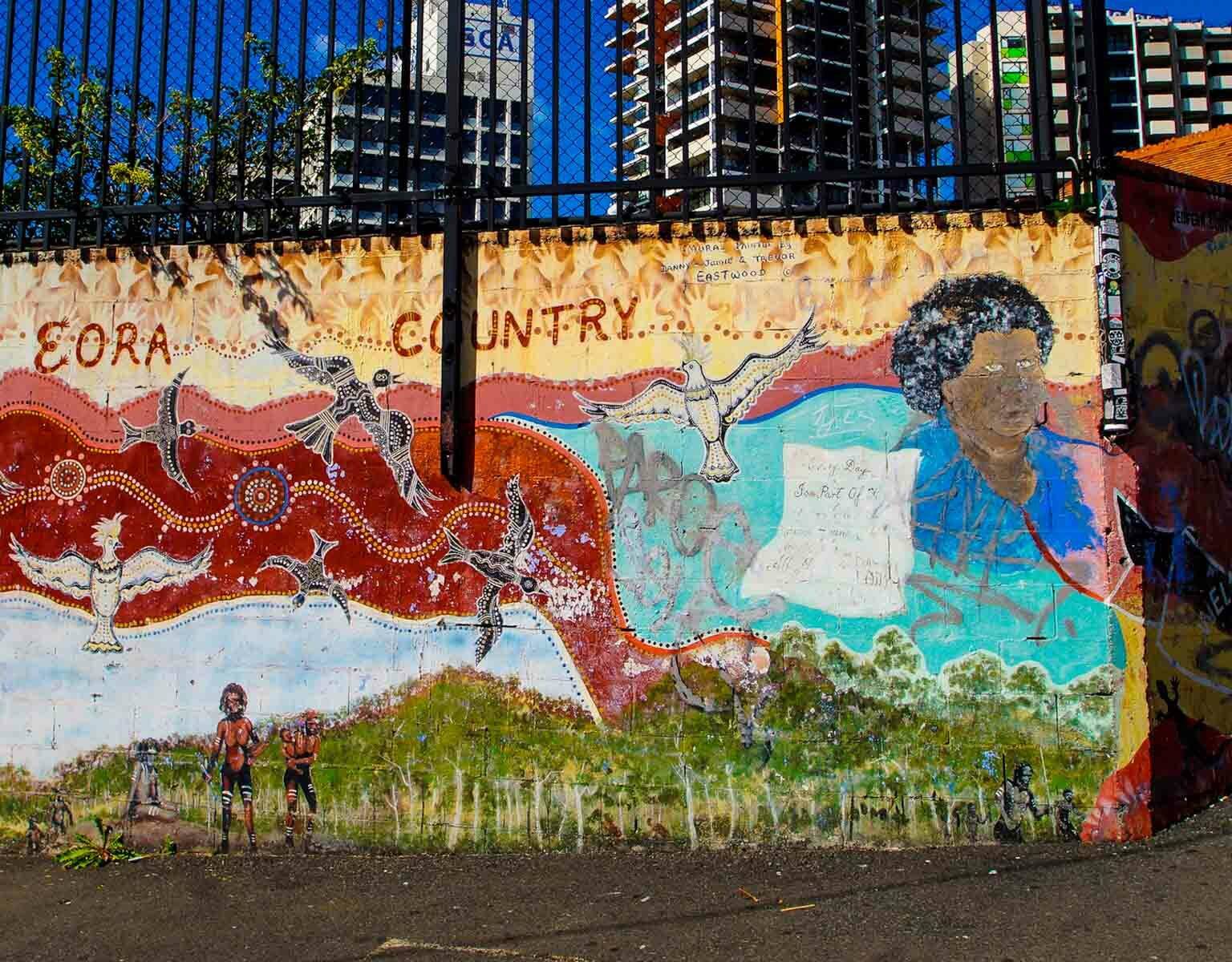 Ein Wand-Graffiti in Sydney zeigt den Aborigine-Namen für die Gegend rund um Redfern: Eora.