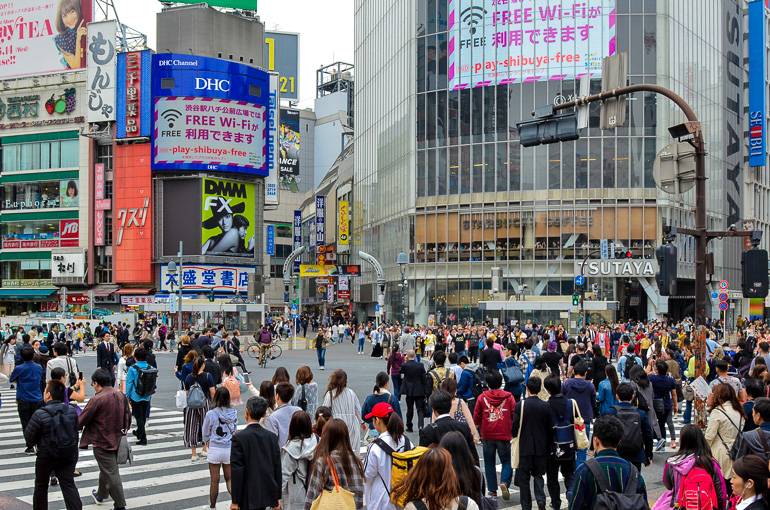 Die Kreuzung im Herzen Shibuyas ist angeblich die geschäftigste der Welt.