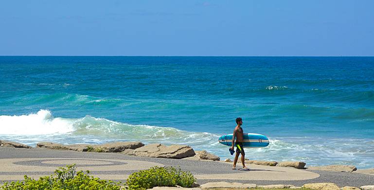 Tel Aviv ist der Hotspot für Beachlifestyle und Surfer.