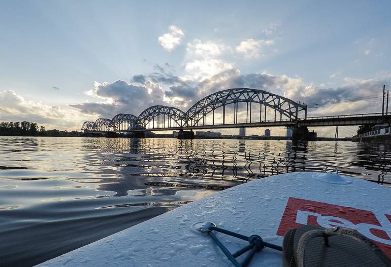 Riga auf dem Wasser: Per SUP-Board über den Kanal und die Daugava.