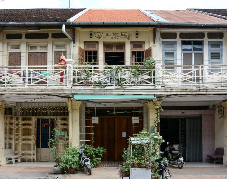 Prägen das Straßenbild von Battambang: Häuser im französischen Kolonialstil.