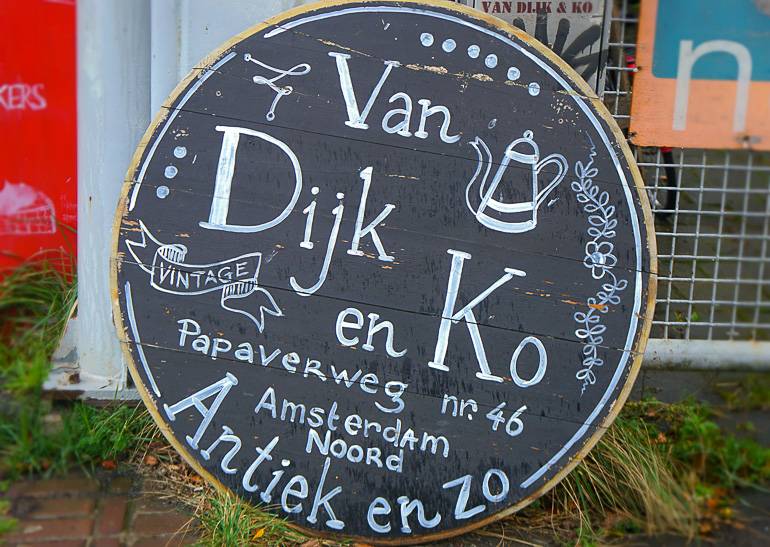 Bei Van Dijk & Ko. in Amsterdam kann man durch allerlei Sehenswertes stöbern.