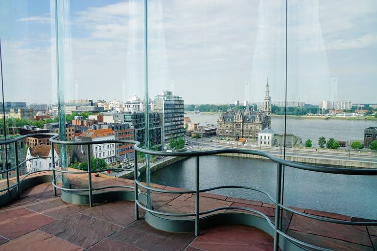 Blick vom MAS (Museum aan de Stroom) auf den Hafen.
