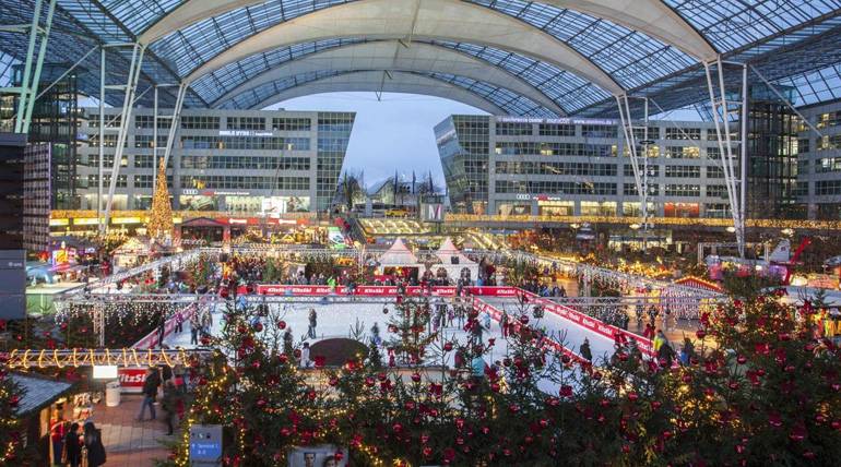 Weihnachtsmarkt im Winter: Auf dem Münchner Flughafen ist immer was geboten.