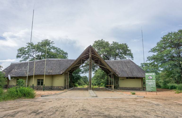 Das Eingangstor in den berühmten Chobe Nationalpark.