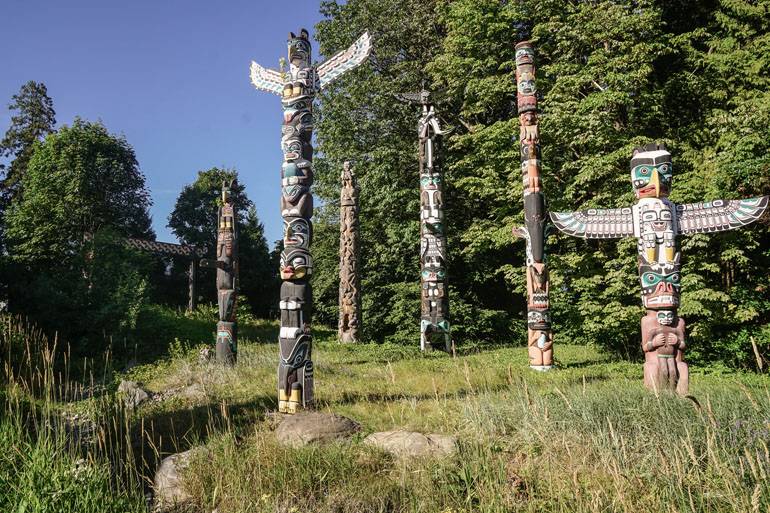 Die Totempfähle im Stanley Park sind Touristenmagnet und gelten als Identitätssymbole der indigenen Völker Nordamerikas.