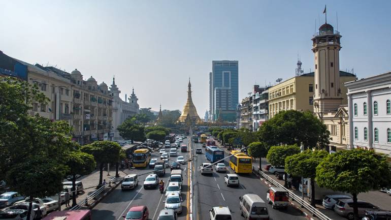Aussicht auf die Sule Pagode in Downtown Yangon.