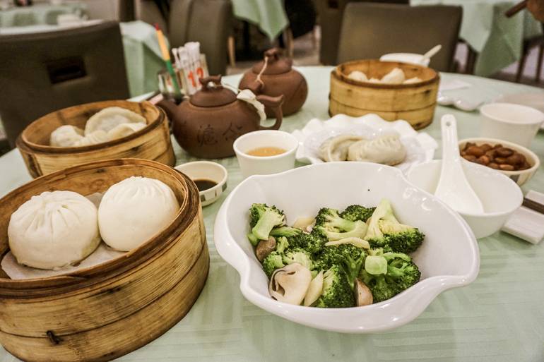 Die Küche Pekings: Teigklöße, Brokkoli