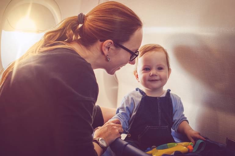 Ein Flug mit Baby sollte genau durchdacht und geplant werden.