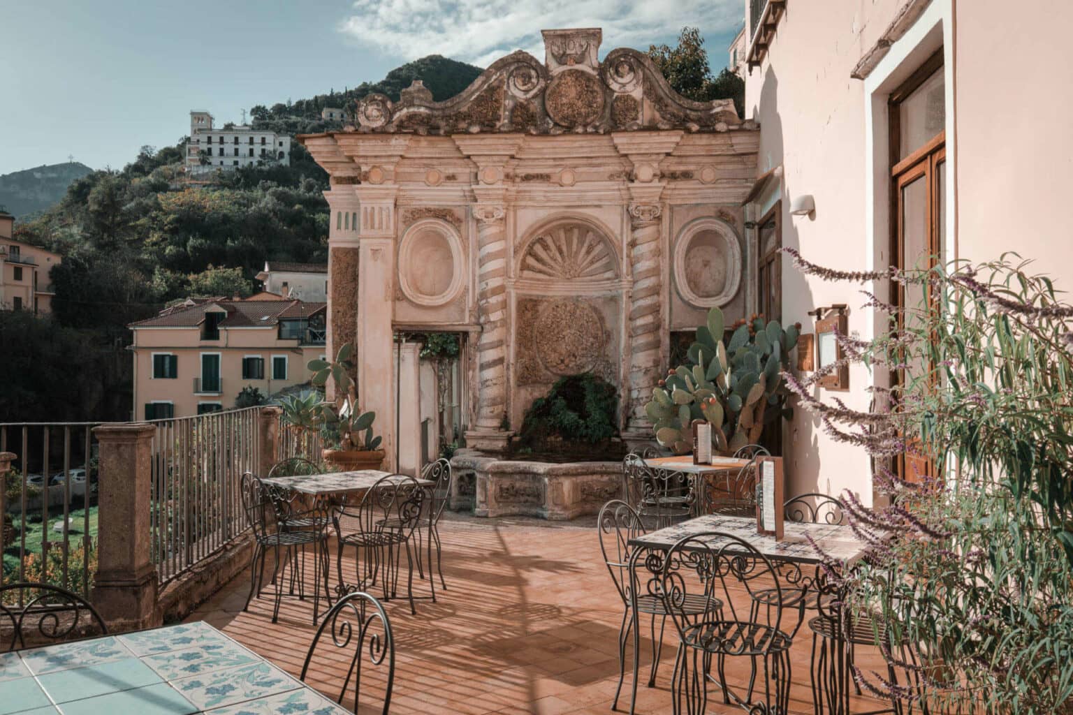 Sonnenplatz: Das Café im Giardino della Minerva serviert hauseigene Kräuterteemischungen.