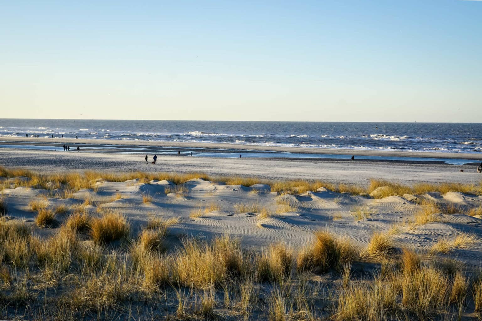 Sandstrand und Blick aufs Meer