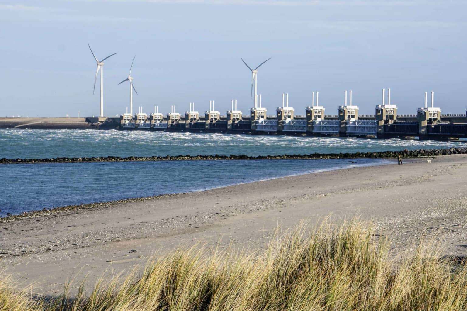 Wer Zeeland besucht, kommt sicher an einer der Küstenschutzanlagen der Deltawerke vorbei. Sie sollen dafür sorgen, dass das Land nie mehr von schweren Flutkatastrophen getroffen wird.