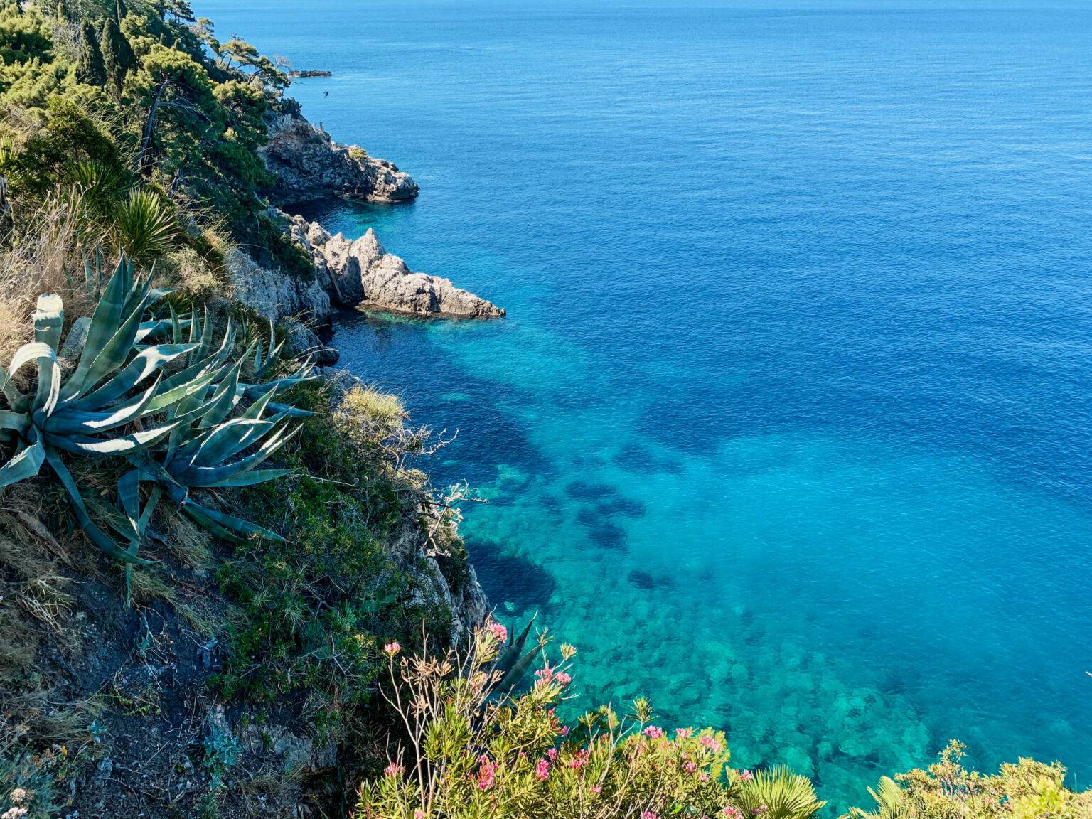 Glasklares Wasser und das tiefe Blau der Adria - so schön ist Kroatien. 