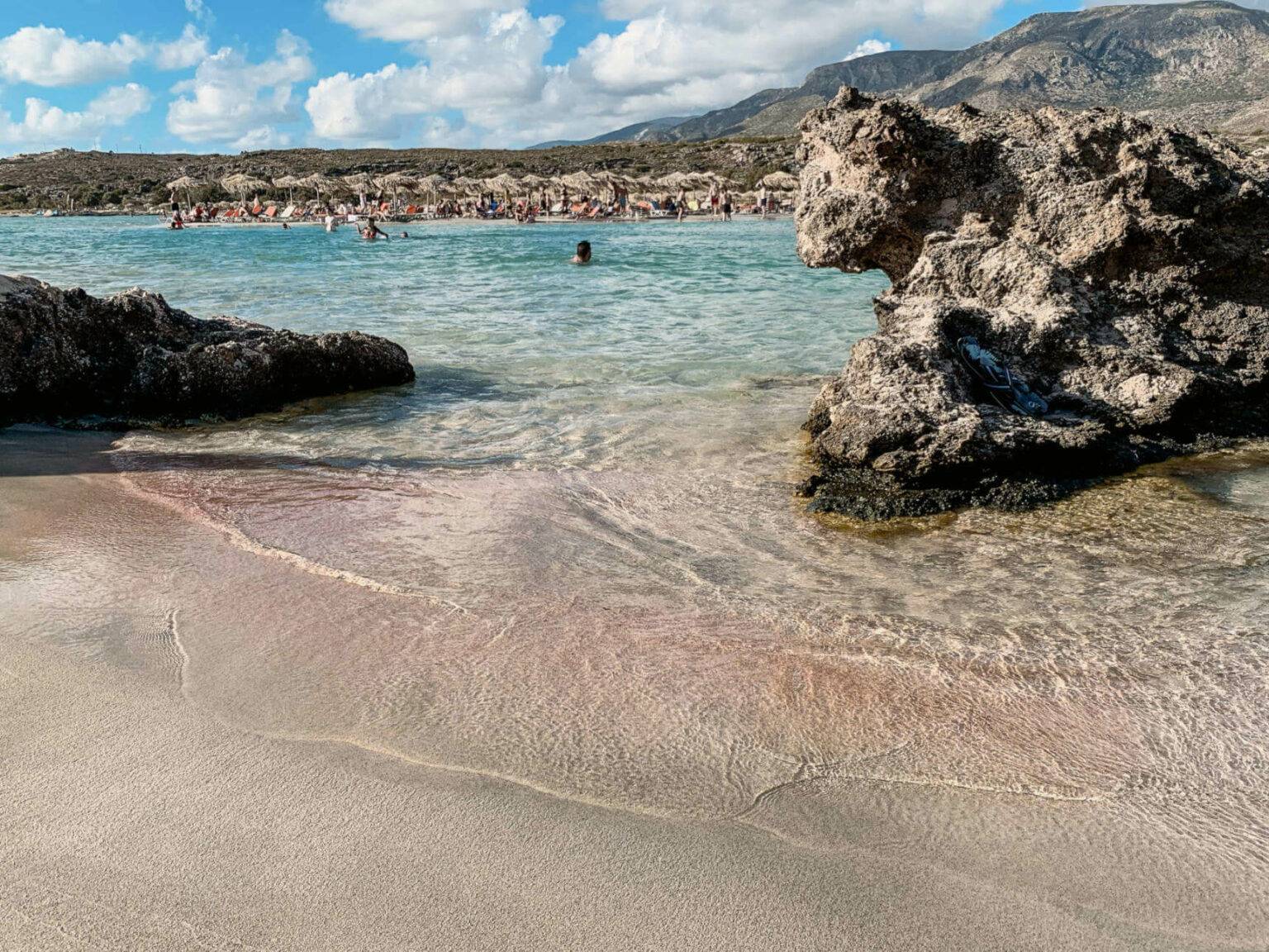 Der „Pink Beach“ Elafonissi ist berühmt für seinen pinken Sand.