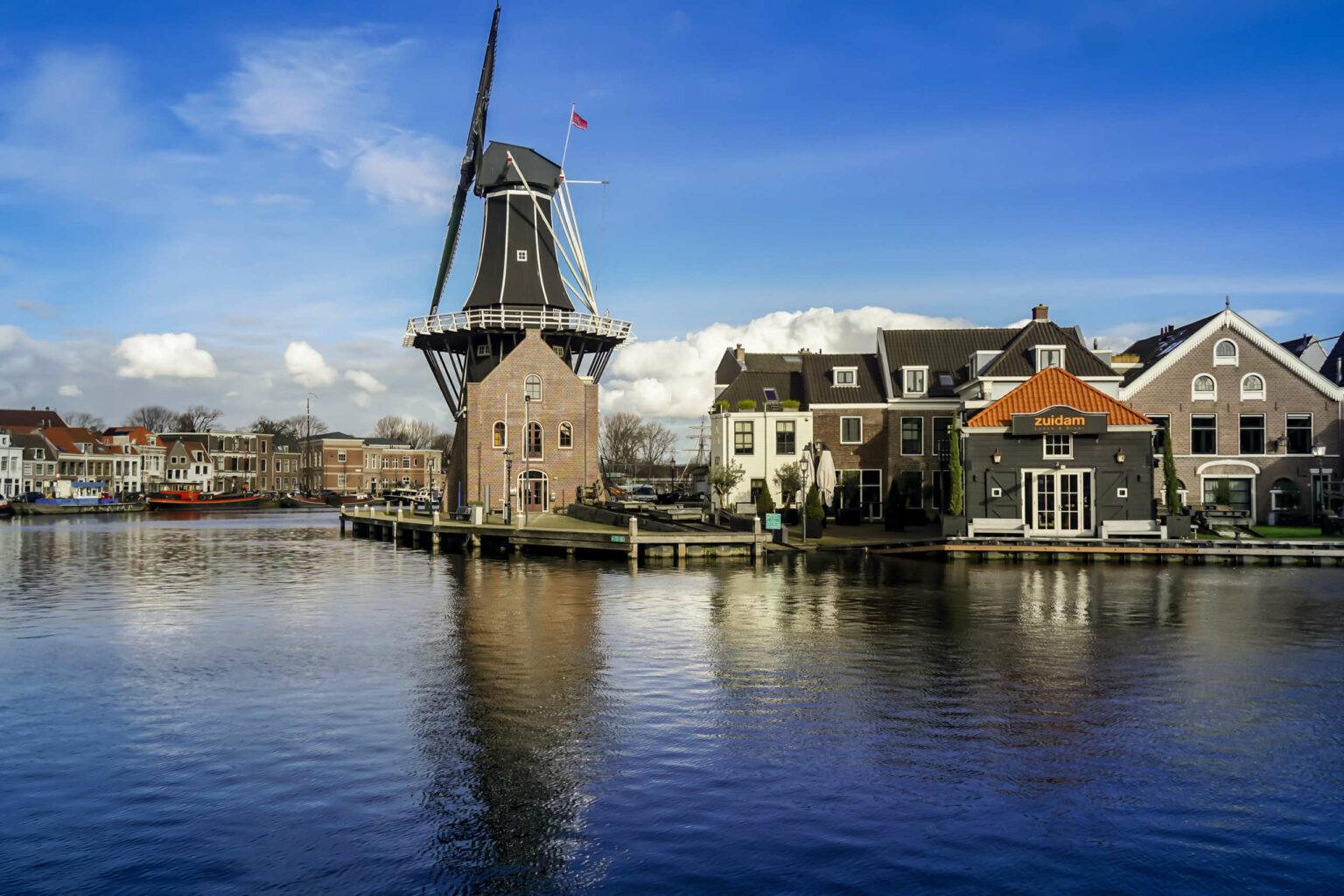 Haarlem ist durch und durch Holland. Bild und Text: Eva, HiddenGem Travelblog