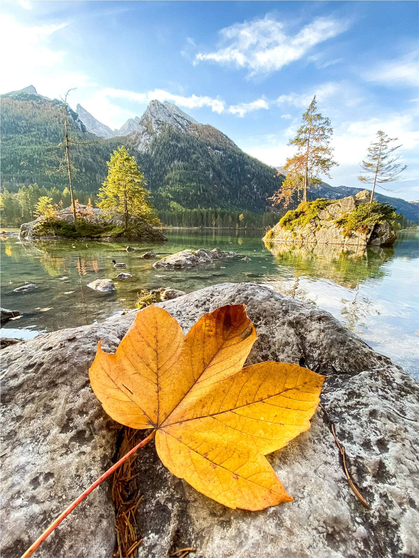Ein Foto vom Hintersee in Bayern, aufgenommen mit dem Smartphone - für schöne Reisefotografie muss es nicht immer die teure Kamera sein.