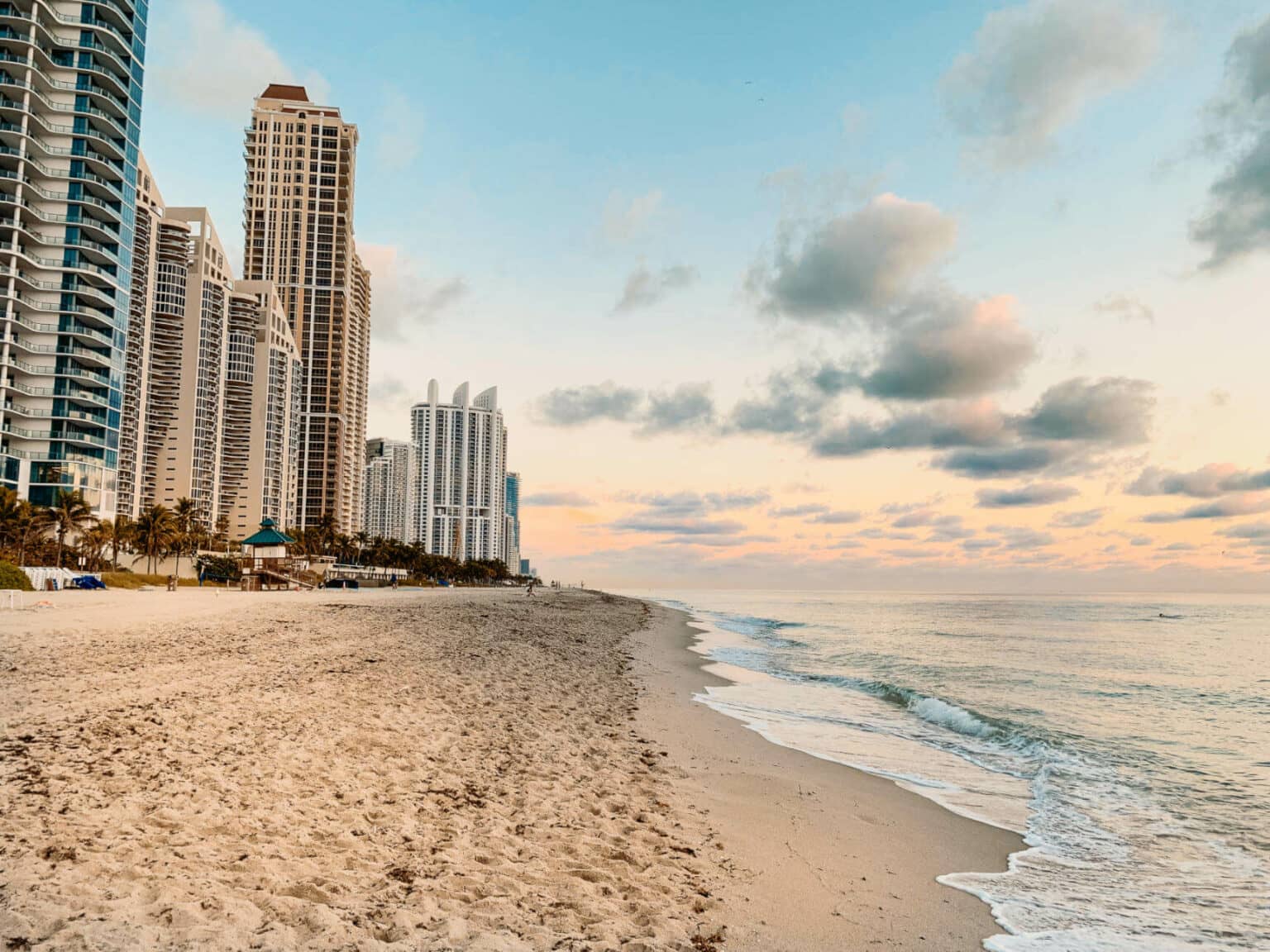 In den Morgenstunden zeigen sich die Strände in Miami Beach in den schönsten Facetten.