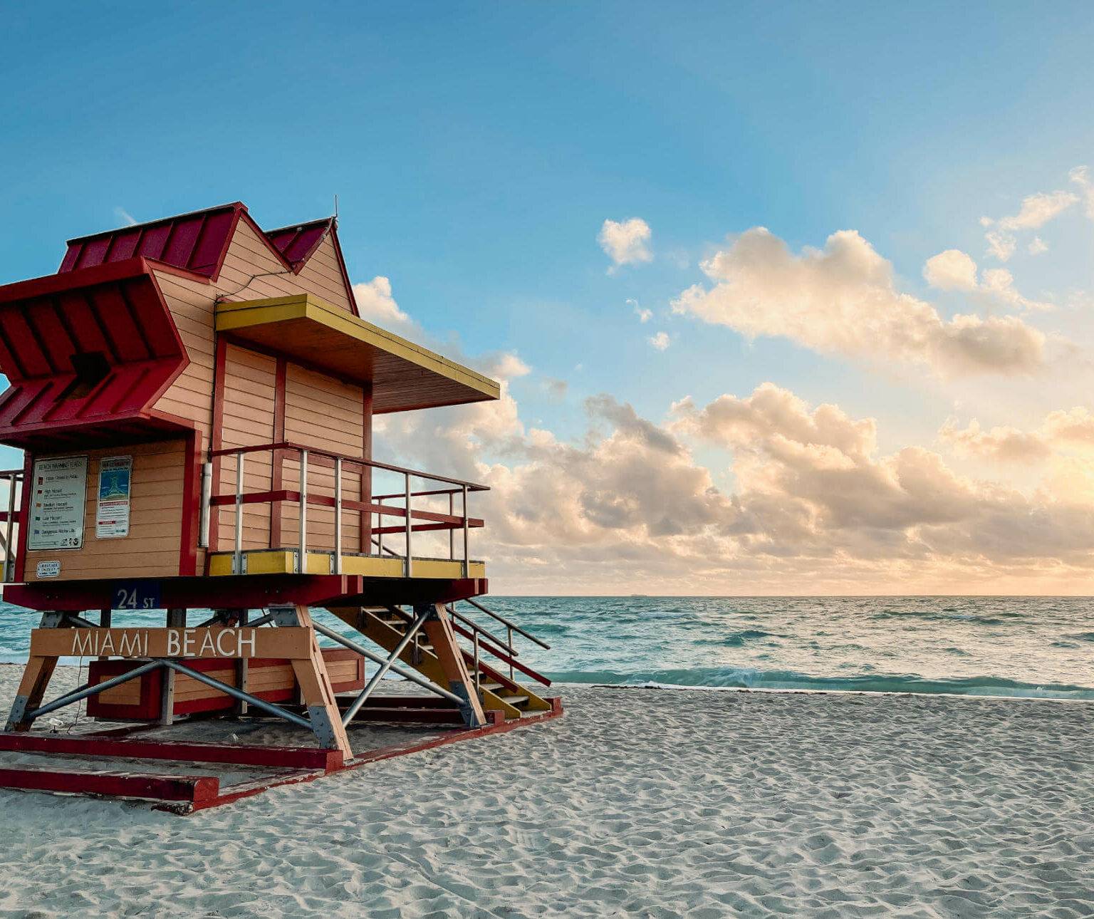 Die bunten „Lifeguard Stands“ sind in Miami Beach eine Sehenswürdigkeit für sich.