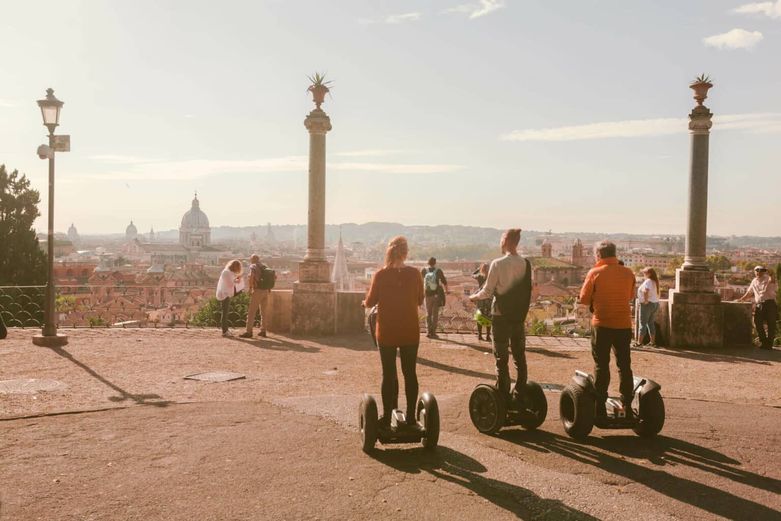 Mit der GetYourGuide App findet man besondere Erlebnisse wie Segway Touren zum Sonnenuntergang.