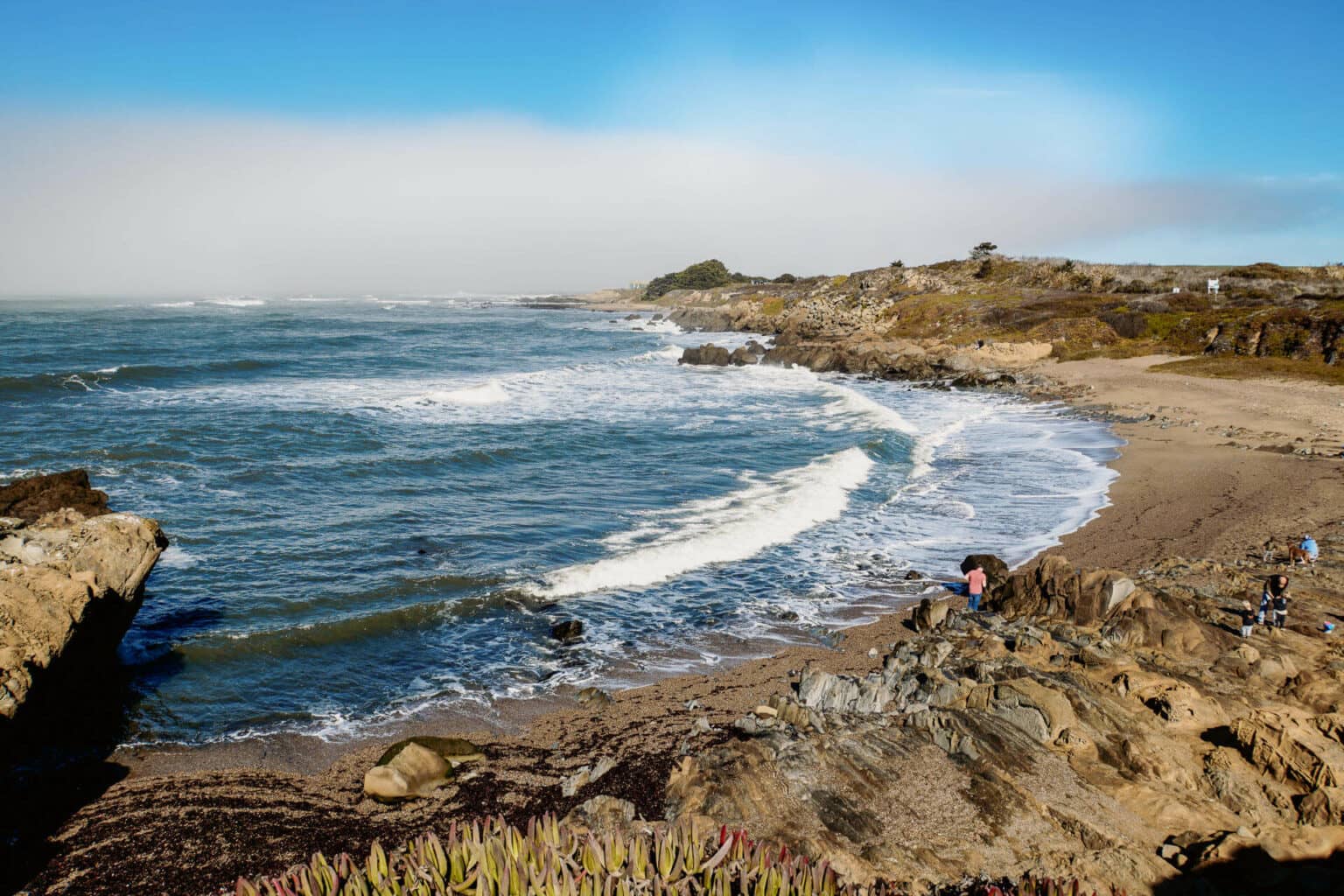 Die Half Moon Bay ist ein Paradies für Surfer und bietet tolle Strände. 