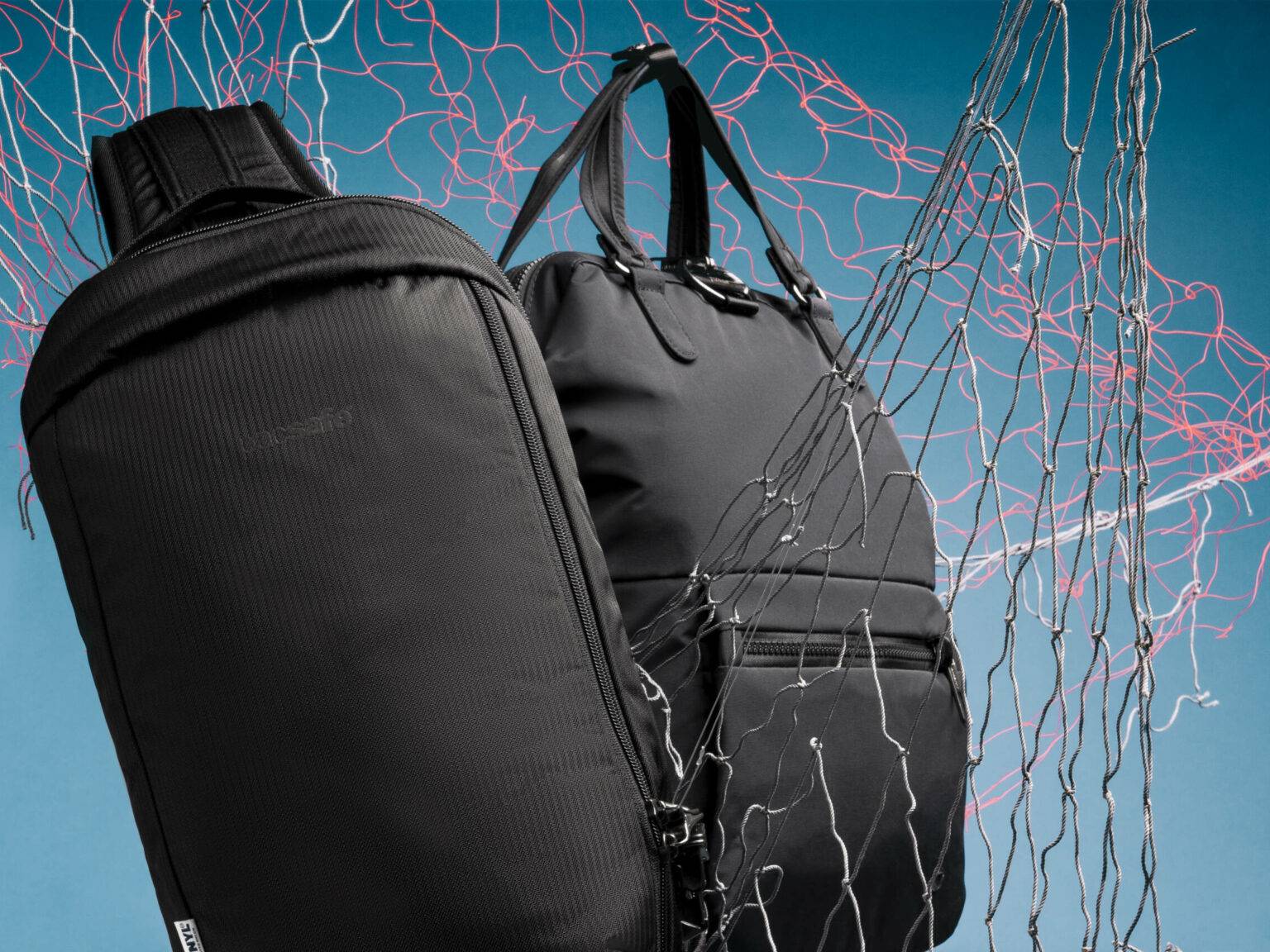 Ein stabiles Netz aus widerstandsfähigem, dünnem Spezial-Edelstahl-Kabelmaterial von Pacsafe, sichert den Rucksack auf Reisen.