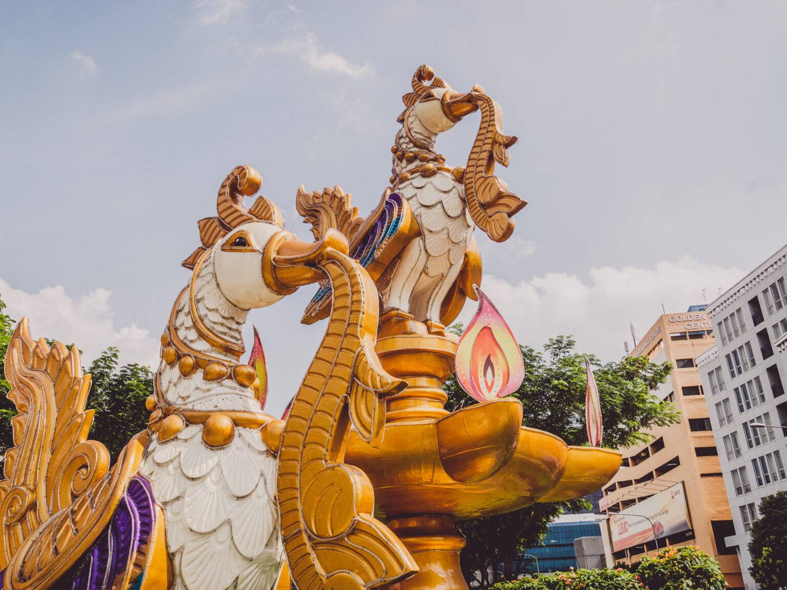 Eine goldene Statue im Singapurer Stadtviertel Little India.