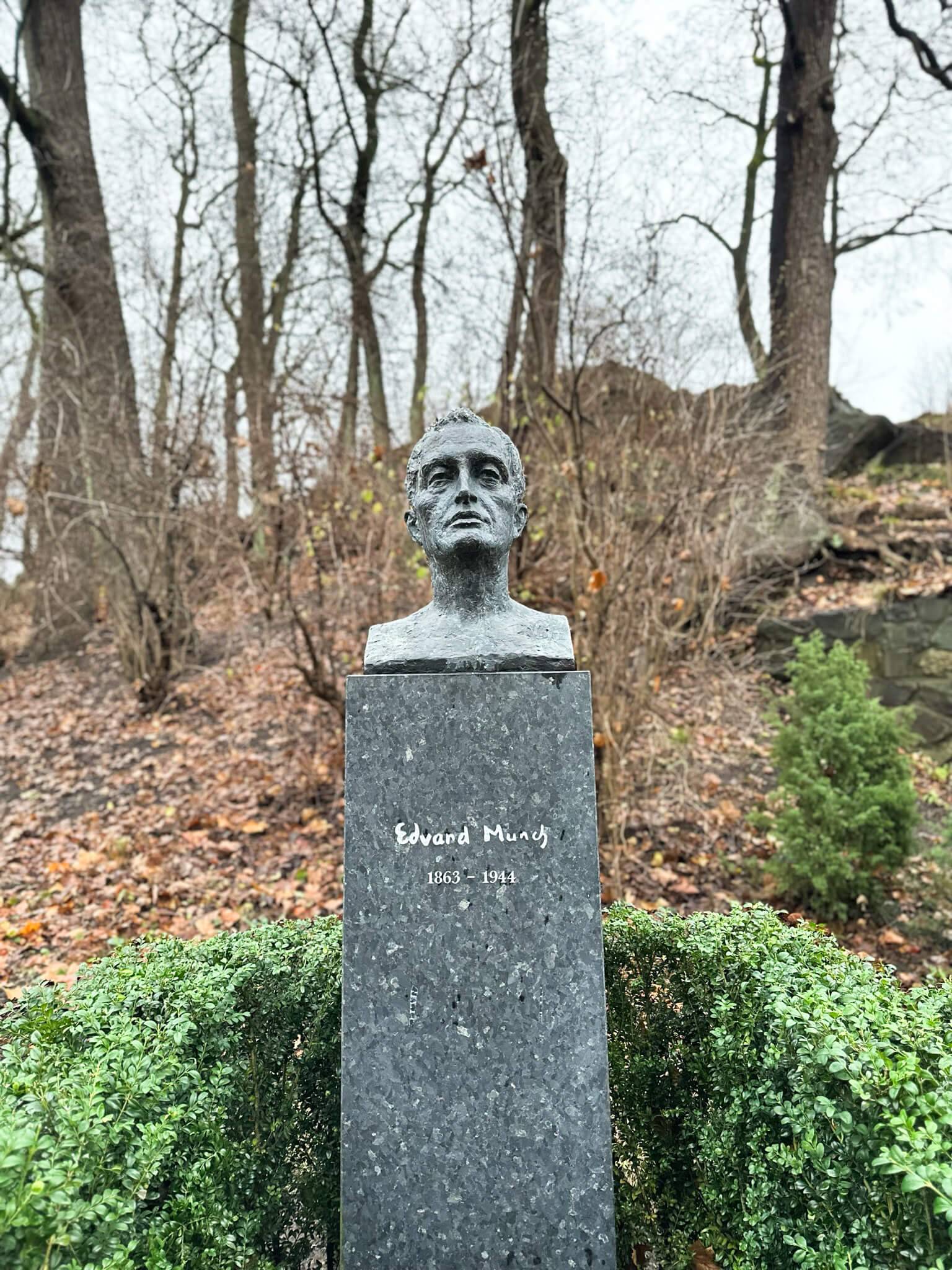 Auf dem Friedhof findet ihr auch das Grab von Edvard Munch.