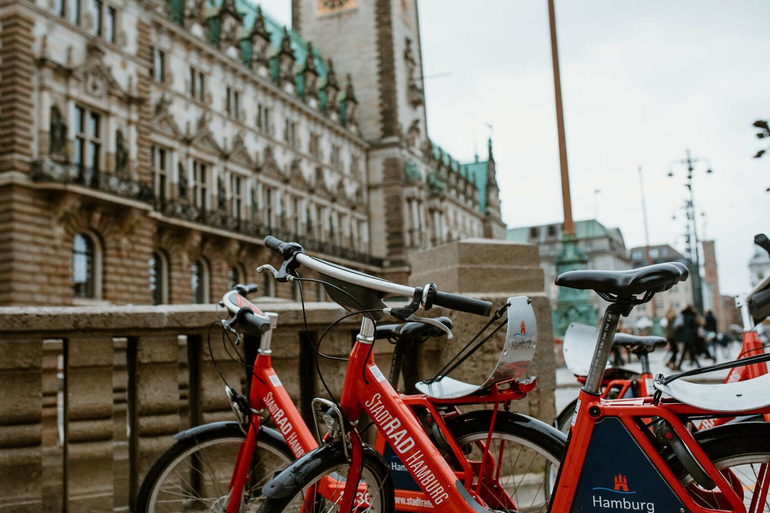 Die roten Räder findest du in ganz Hamburg. 