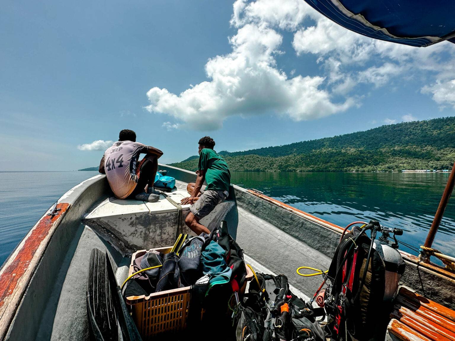 Jede Unterkunft besitzt ein eigenes Boot, um die Gäste von Waisai abzuholen und um Ausflüge zu organisieren.
