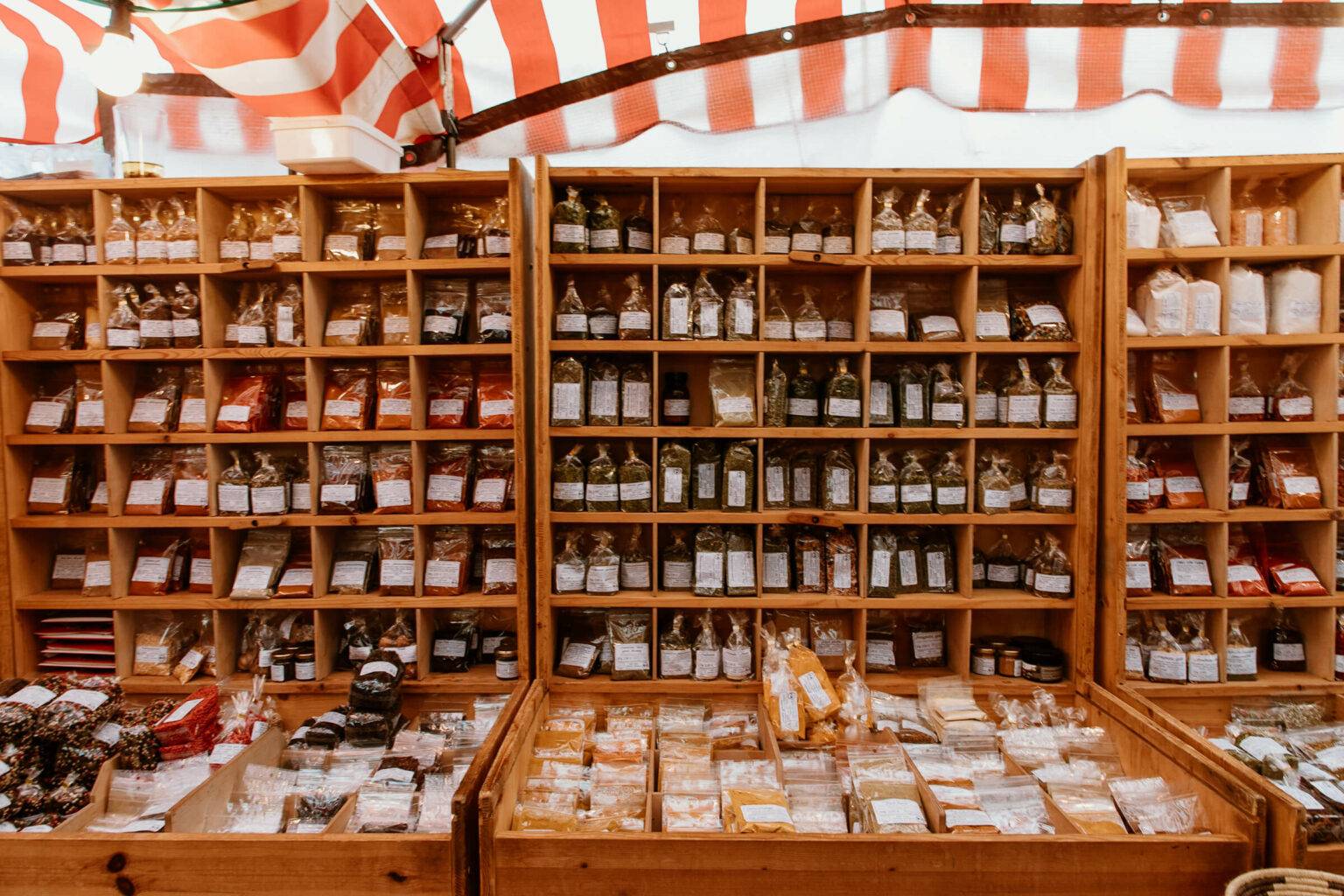 Feine Adresse für Tee, Gewürze und Trockenfrüchte: Der Aromagarten auf dem Isemarkt.